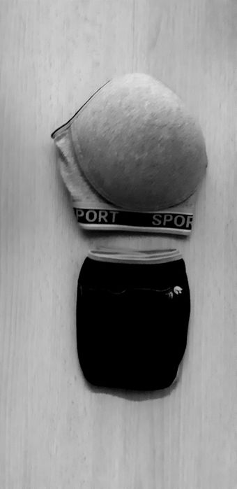 Komplet-biustonosz sportowy i figi.