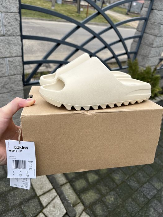 Adidas Yeezy Slide Bone klapki jasne beżowe białe 39