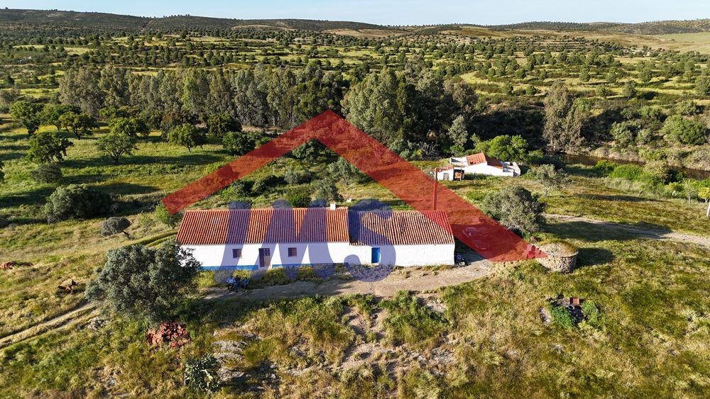 Herdade vedada ribeira barragens poço furo monte olival cortiça caça