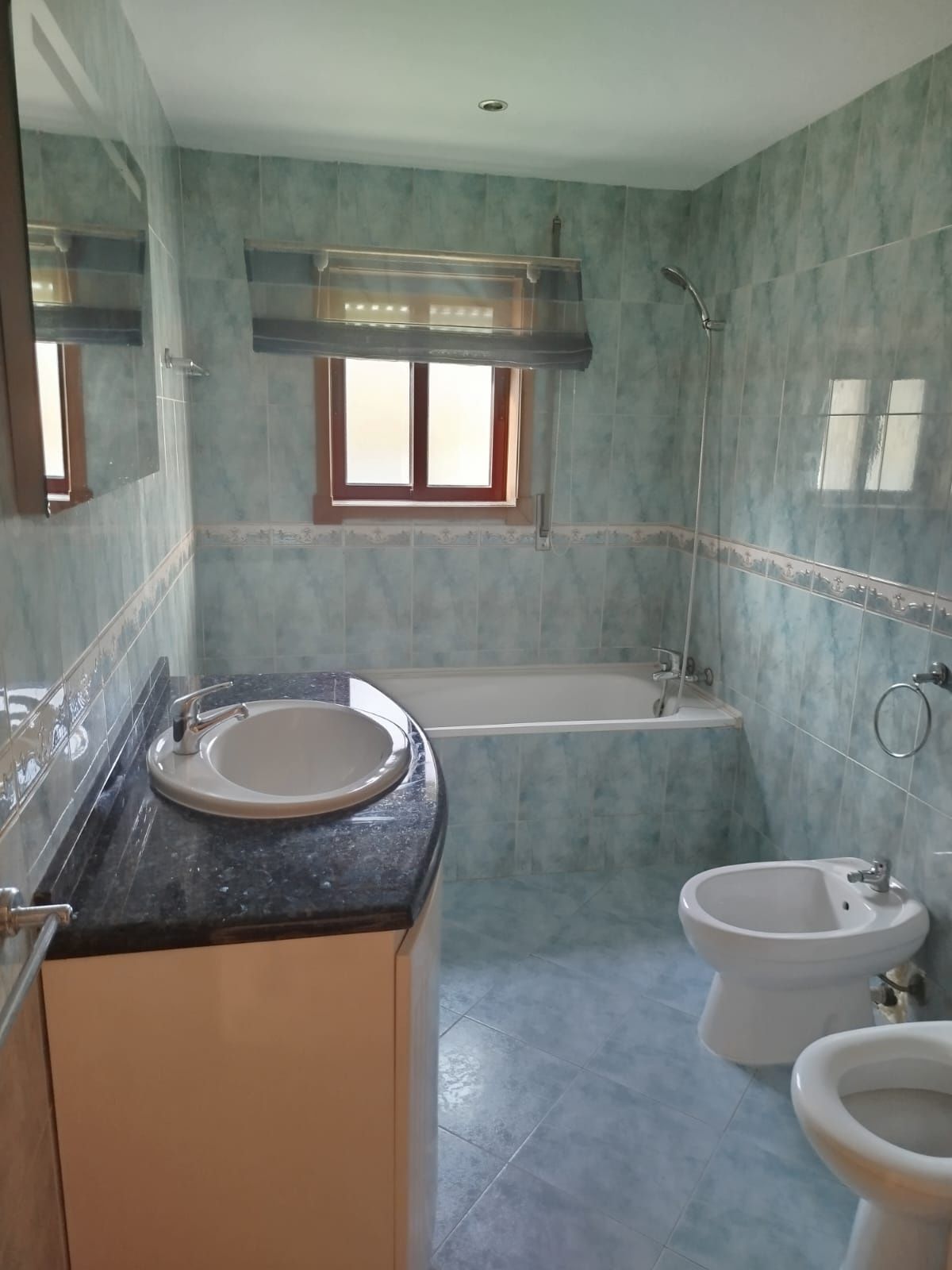 Apartamento T2 Cozinha Mobilada/2 WC/garagem fechada