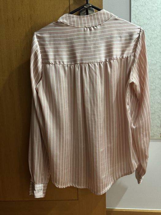Camisa rosa as riscas