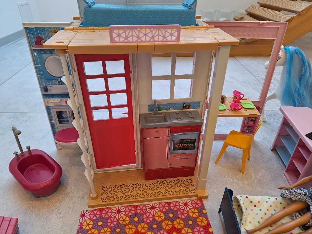 Domek dla lalek Barbie, lalki Barbie