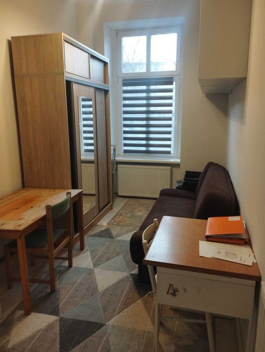 KAWALERKA w okolicy Dworca Głównego PKP we Wrocławiu. BEZ PROWIZJI