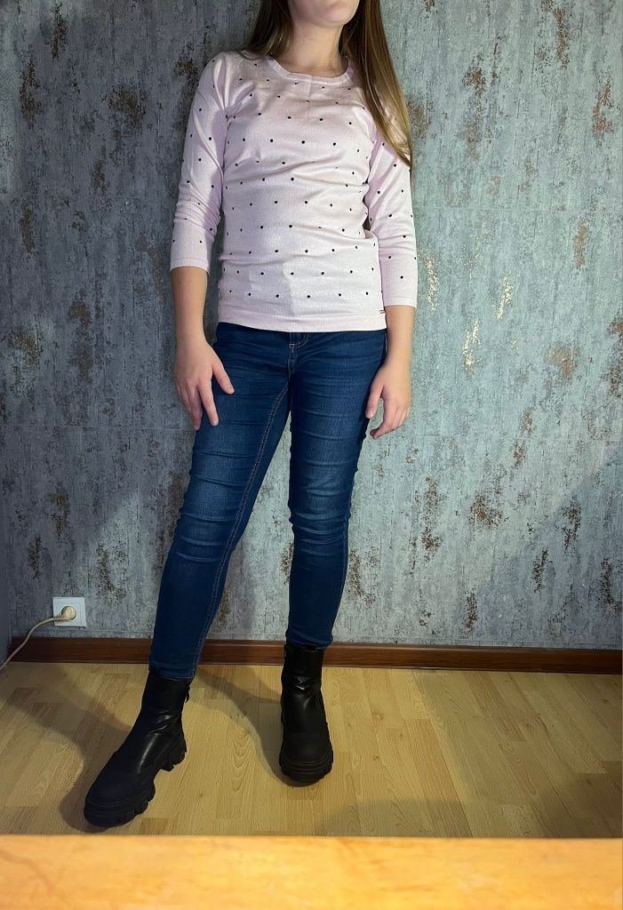 Sweter w czarne kropki dla dziewczynki