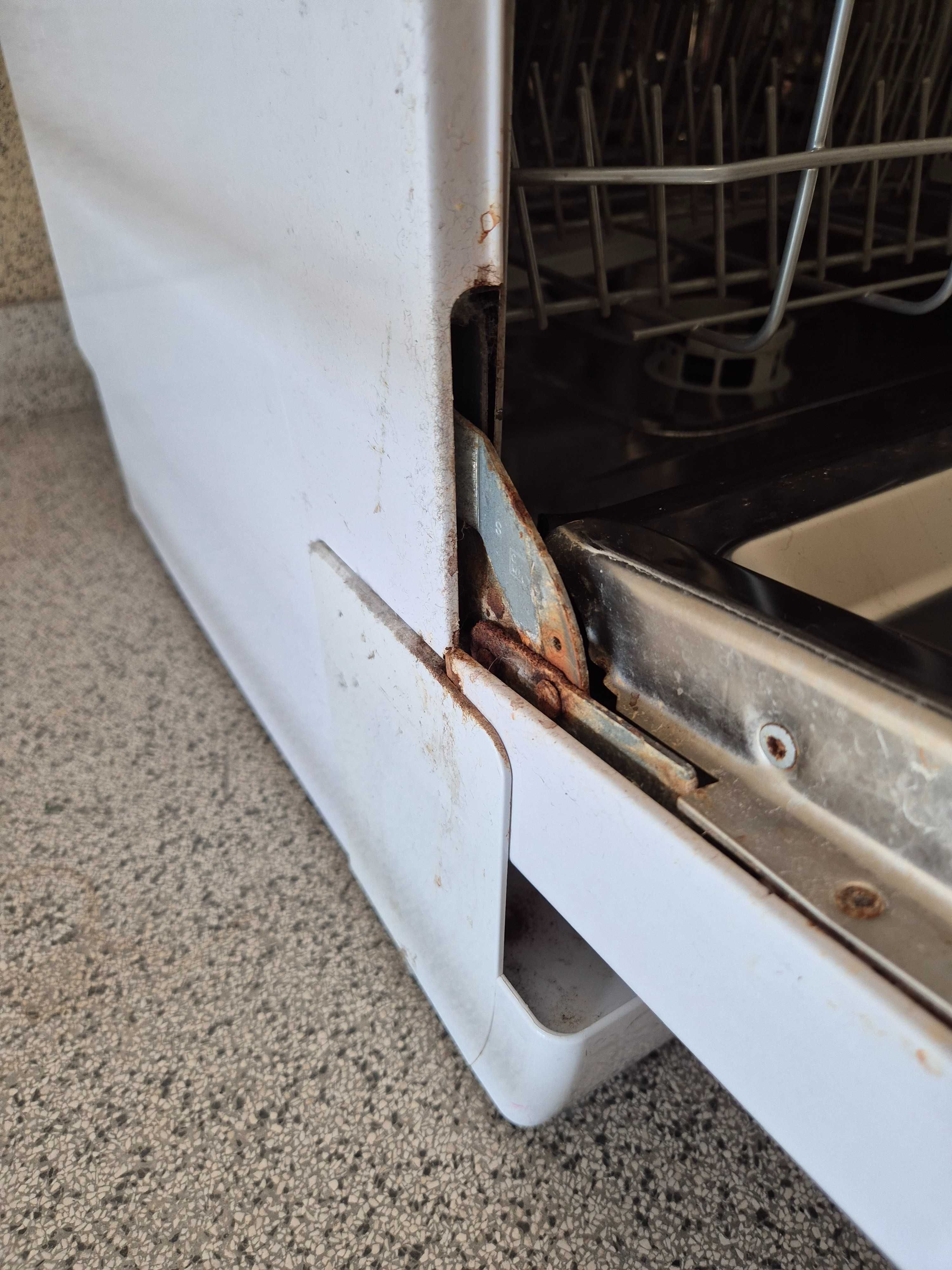 Vendo maquina de lavar loiça Hotpoint (avariada).