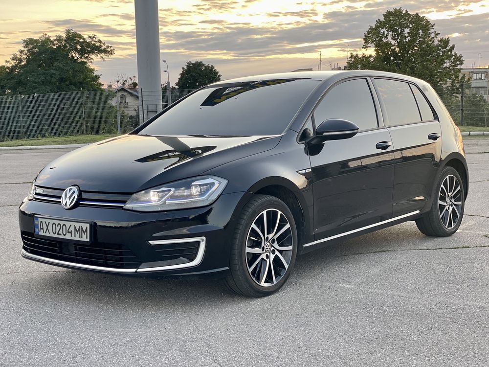 Продам самый максимальный VW E-Golf 36kw TOP