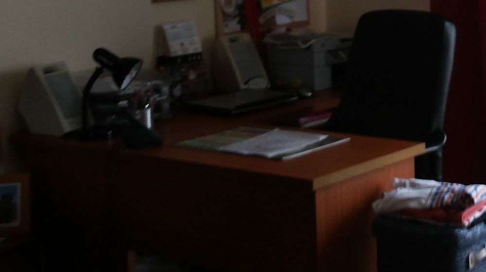 Mesa de escritório em L em bom estado