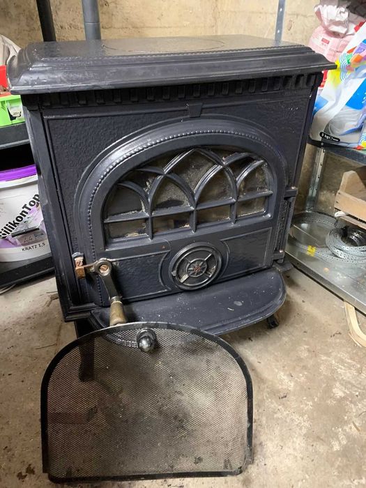 Jotul 3 piec kominek koza w ciemnej emailii  9 kw