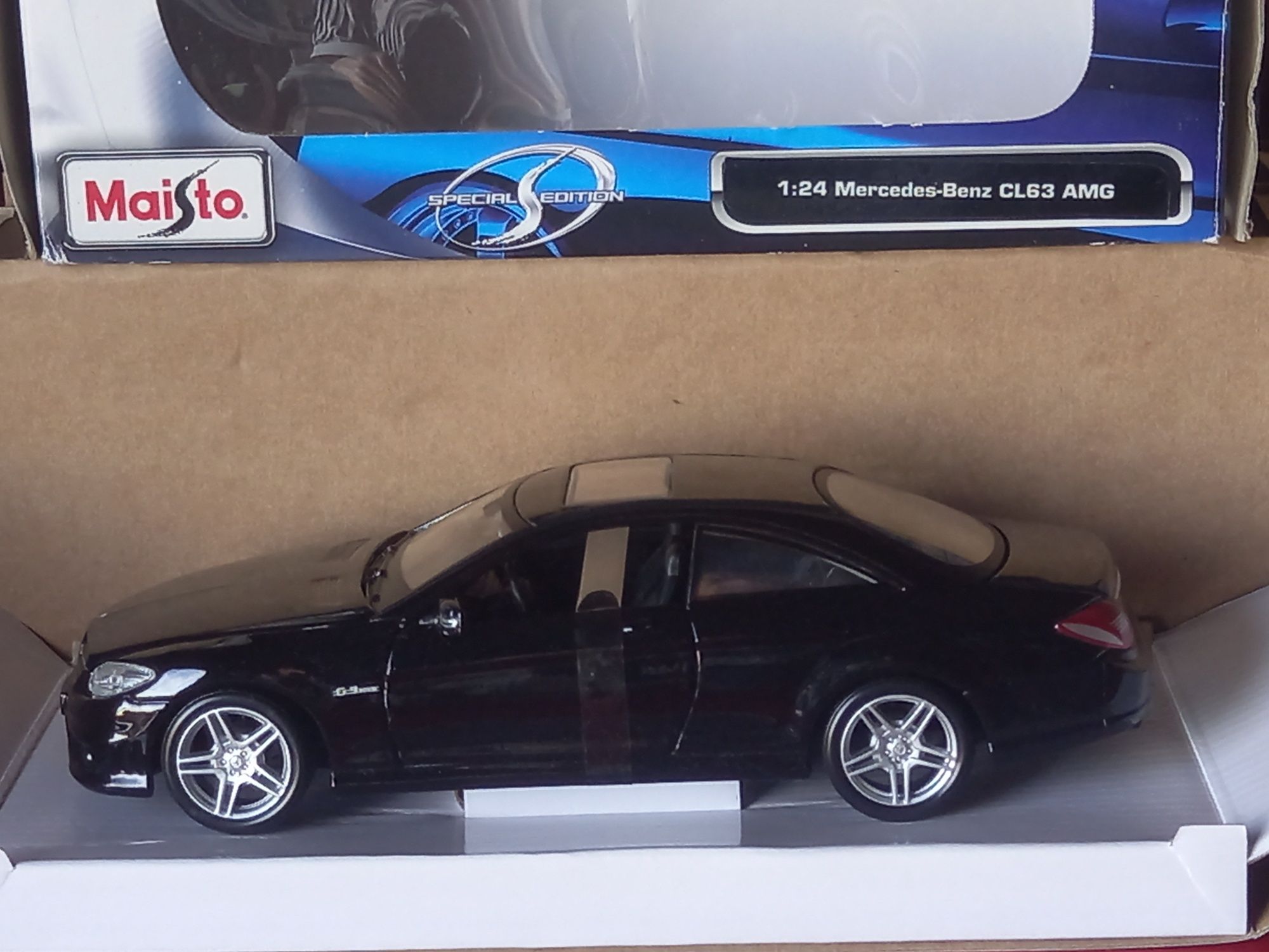 Mercedes-Benz CL63 AMG (Maisto, em caixa, escala 1.24)