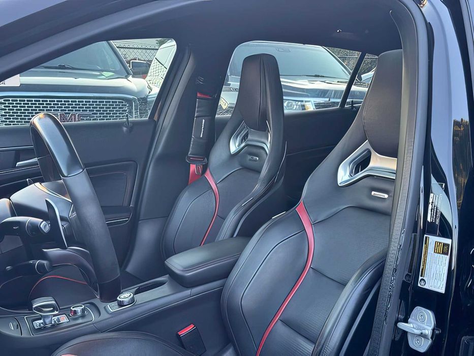 Mercedes-Benz GLA      2016