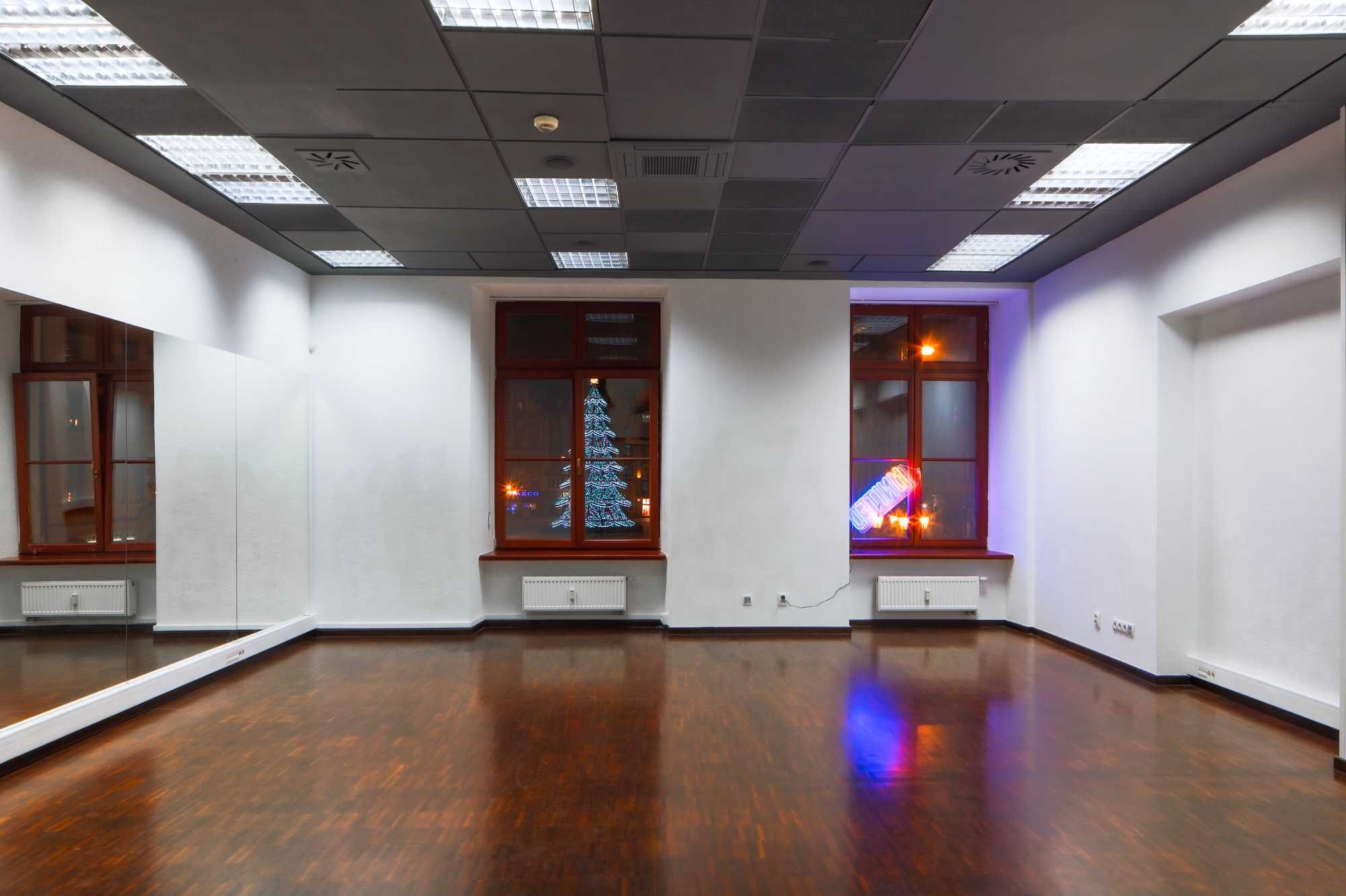 Sala fitness/tańce/konferencje/prezentacje/impreza (pow: 50 m2, 10m2)