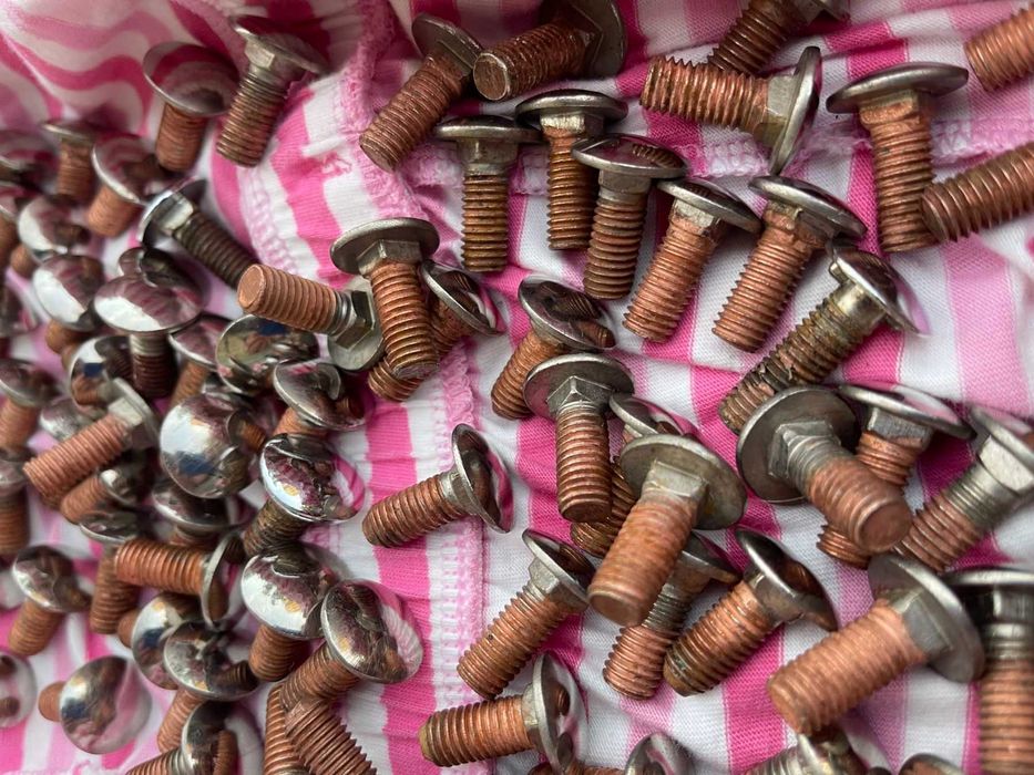 Боковые болты бампера ВАЗ 2107