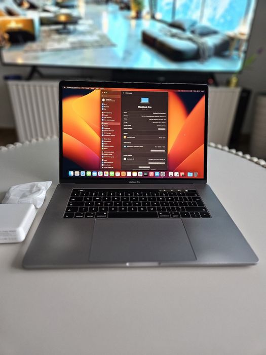 Macbook Pro 15" 2017r i7/16gb ram/256ssd Radeon Pro 2gb