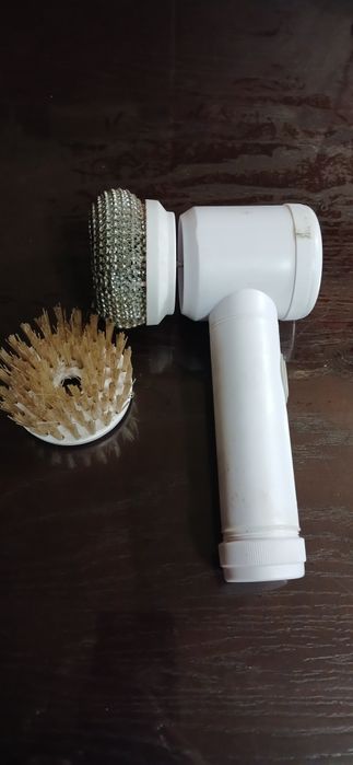 Щітка для прибирання на акумуляторі