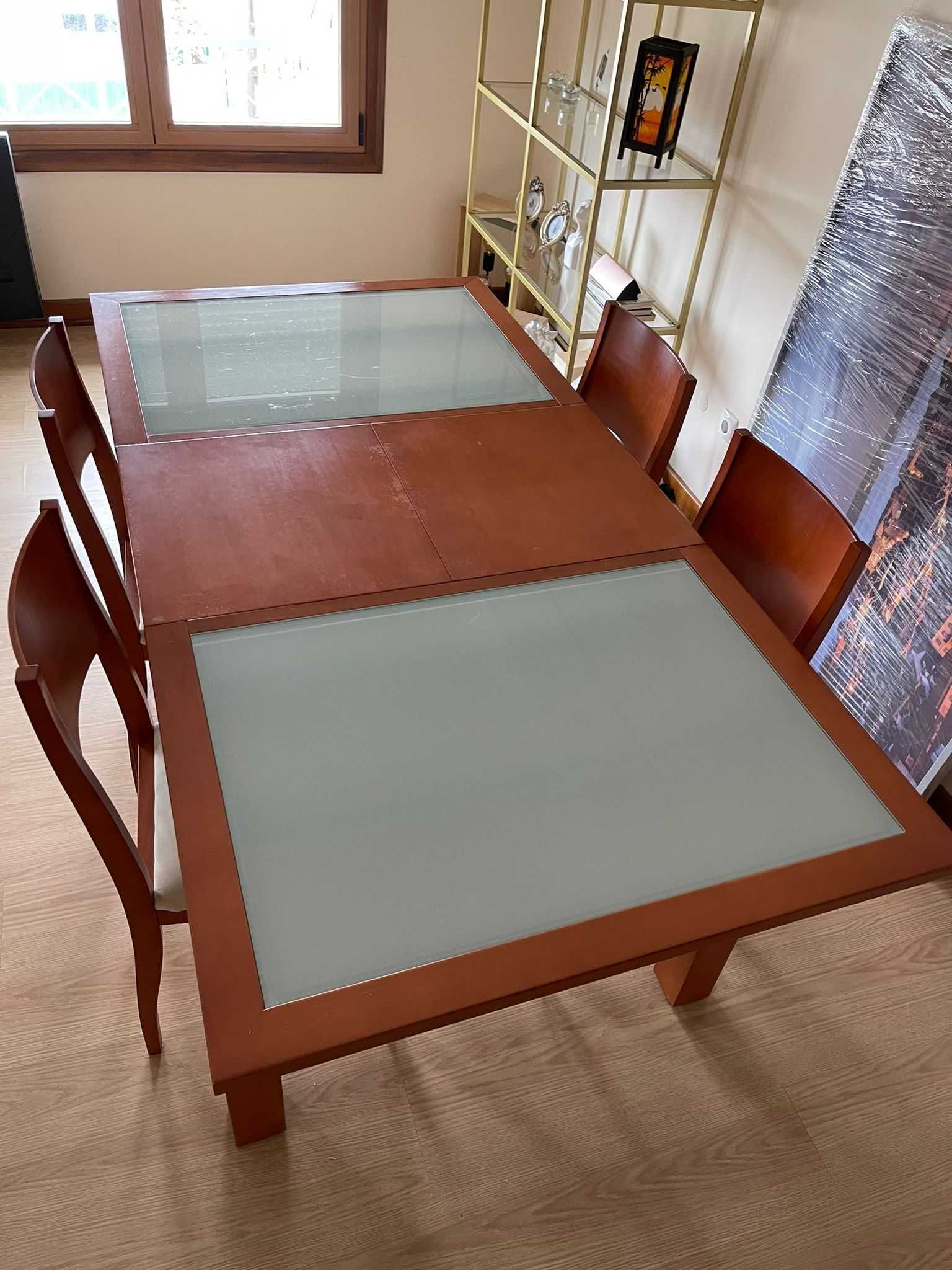 Mesa de jantar extensível com 4 cadeiras - madeira maciça