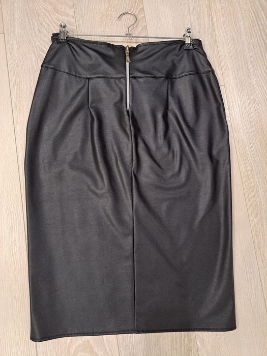 Продам юбку з еко шкіри