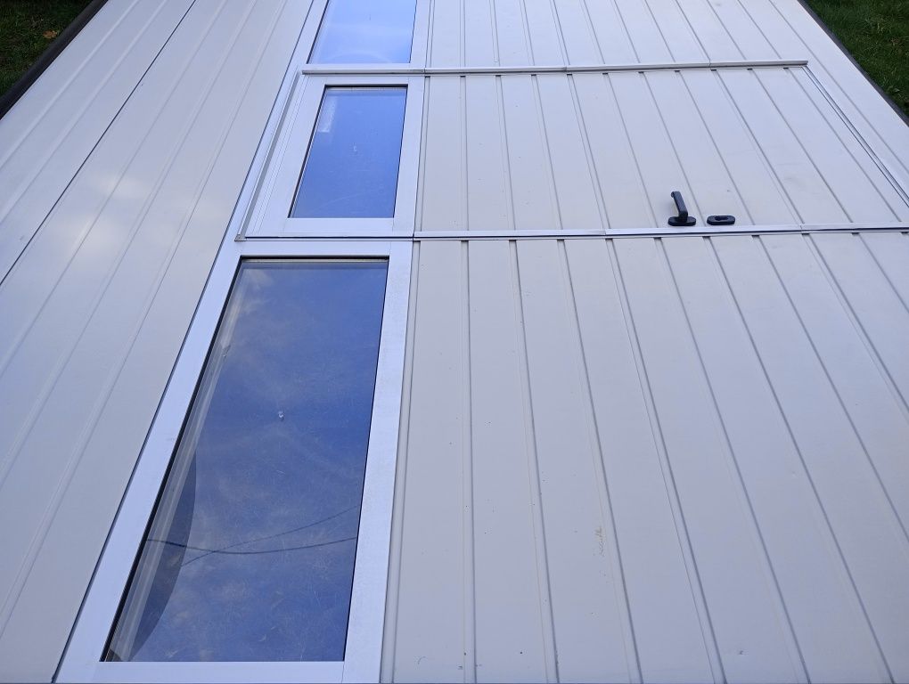 Brama z drzwiami Hormann segmentowa garażowa panelowa aluminiowa przem