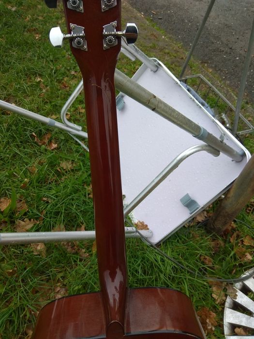 Sprzedam Gitarę Akustyczna.( Konzert) )