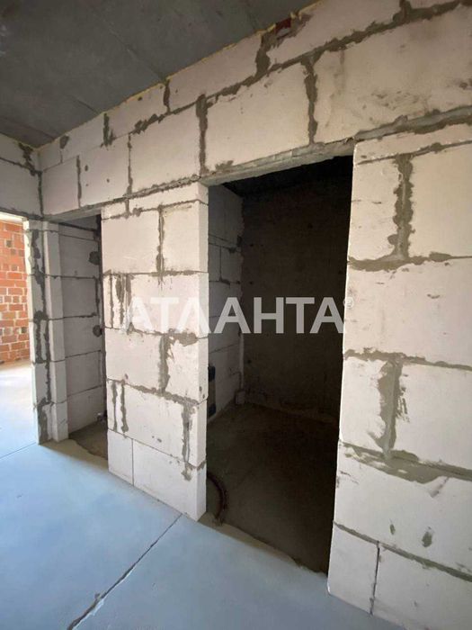 Двухкомнатная квартира в новом современном доме из красного кирпича