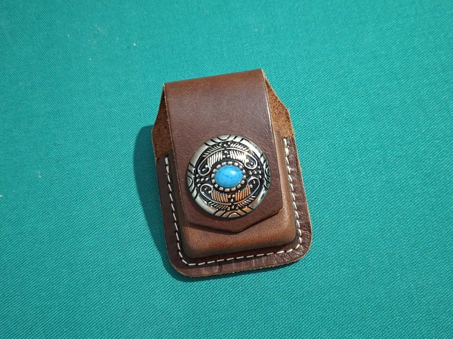 Lindíssima e única bolsa para isqueiro Zippo, em couro - NOVA