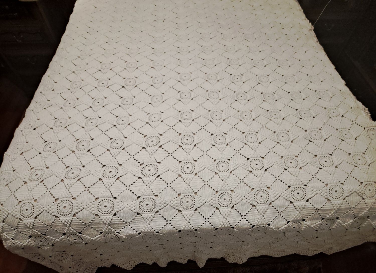 3 Colchas de renda,feitas à mão.