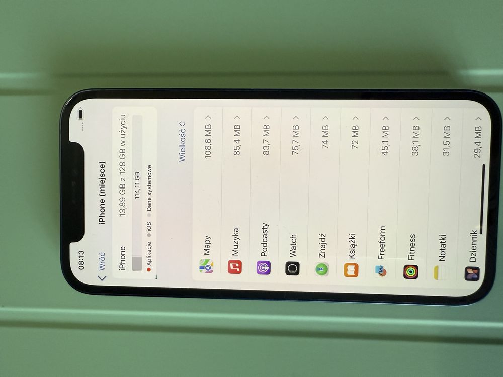 iPhone 12 w kolorze granatowym