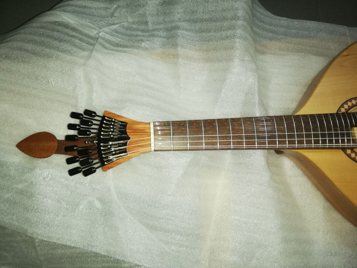 Guitarra de fado estilo Coimbra