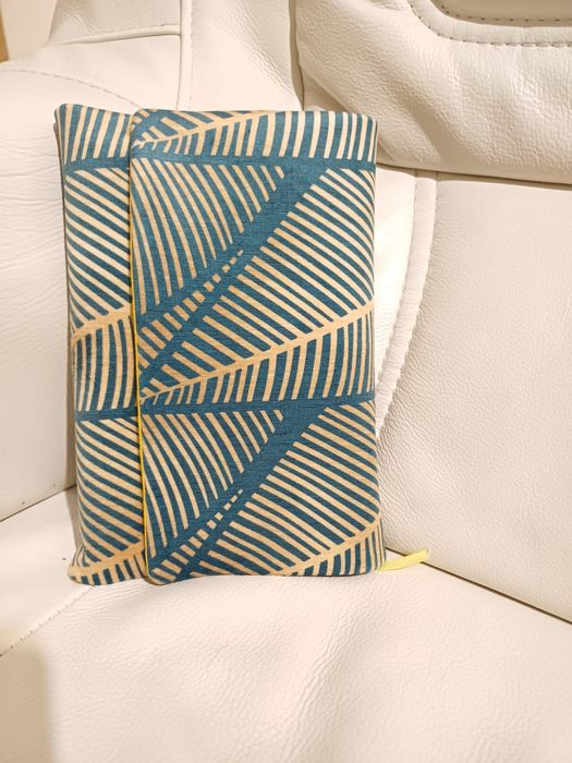 Nowy etui otulacz okładka na książkę uniwersalna handmade