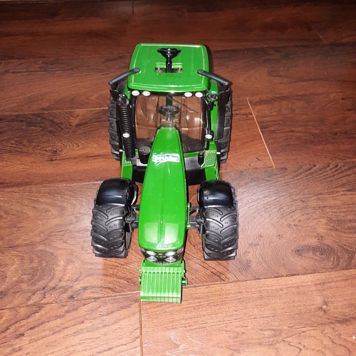 Ciągniki John Deere Bruder 03050