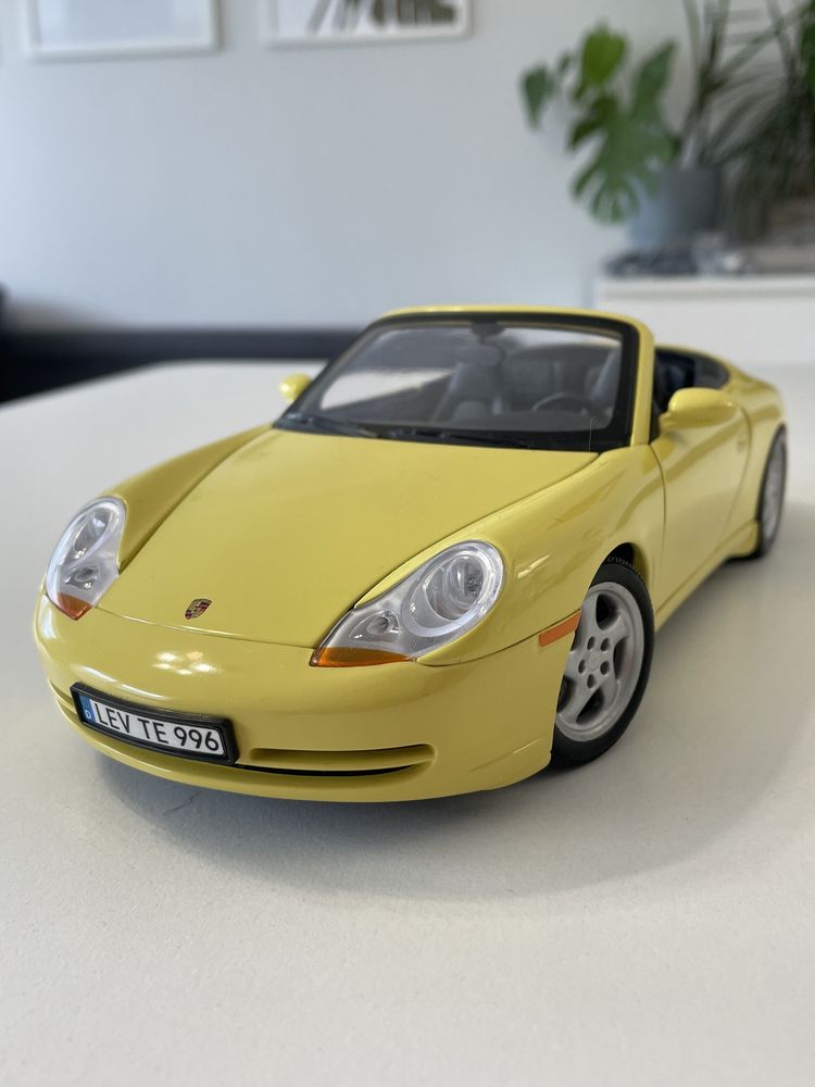 Model Porsche 911 Carrera Cabrio (996) 1/18 Gate jak UT Models 1:18