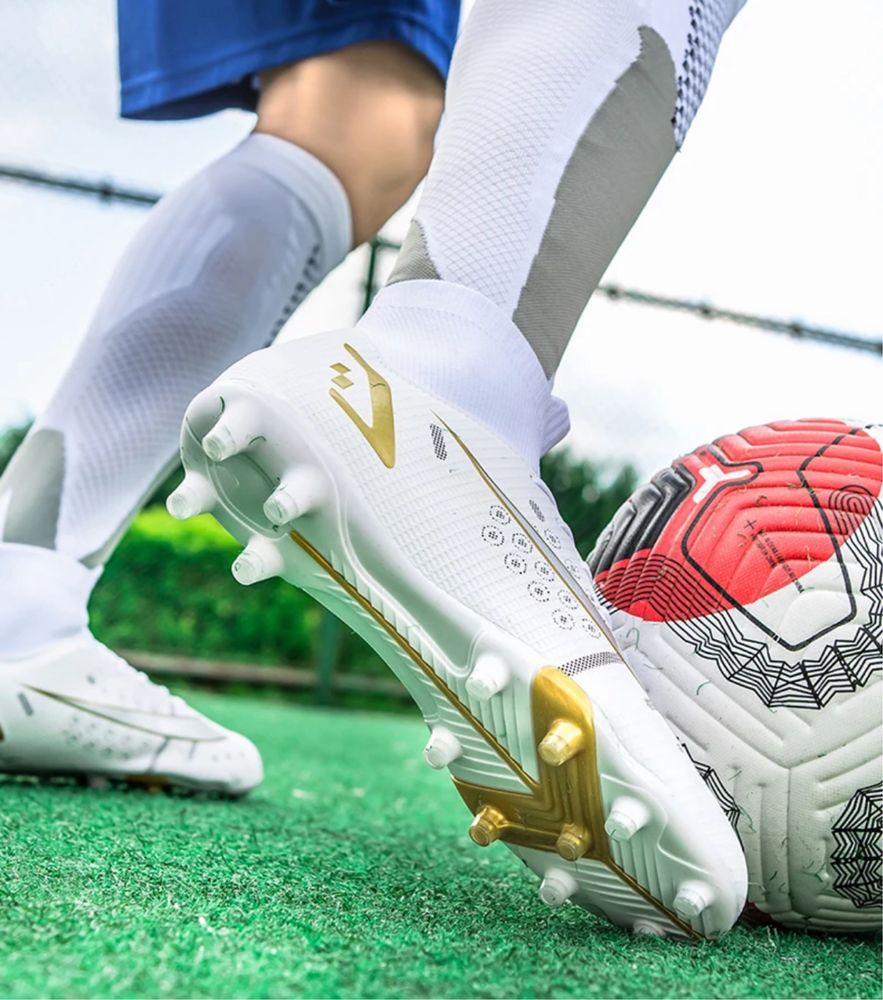 Buty piłkarskie obuwie sportowe korki lanki skarpeta futbolówki