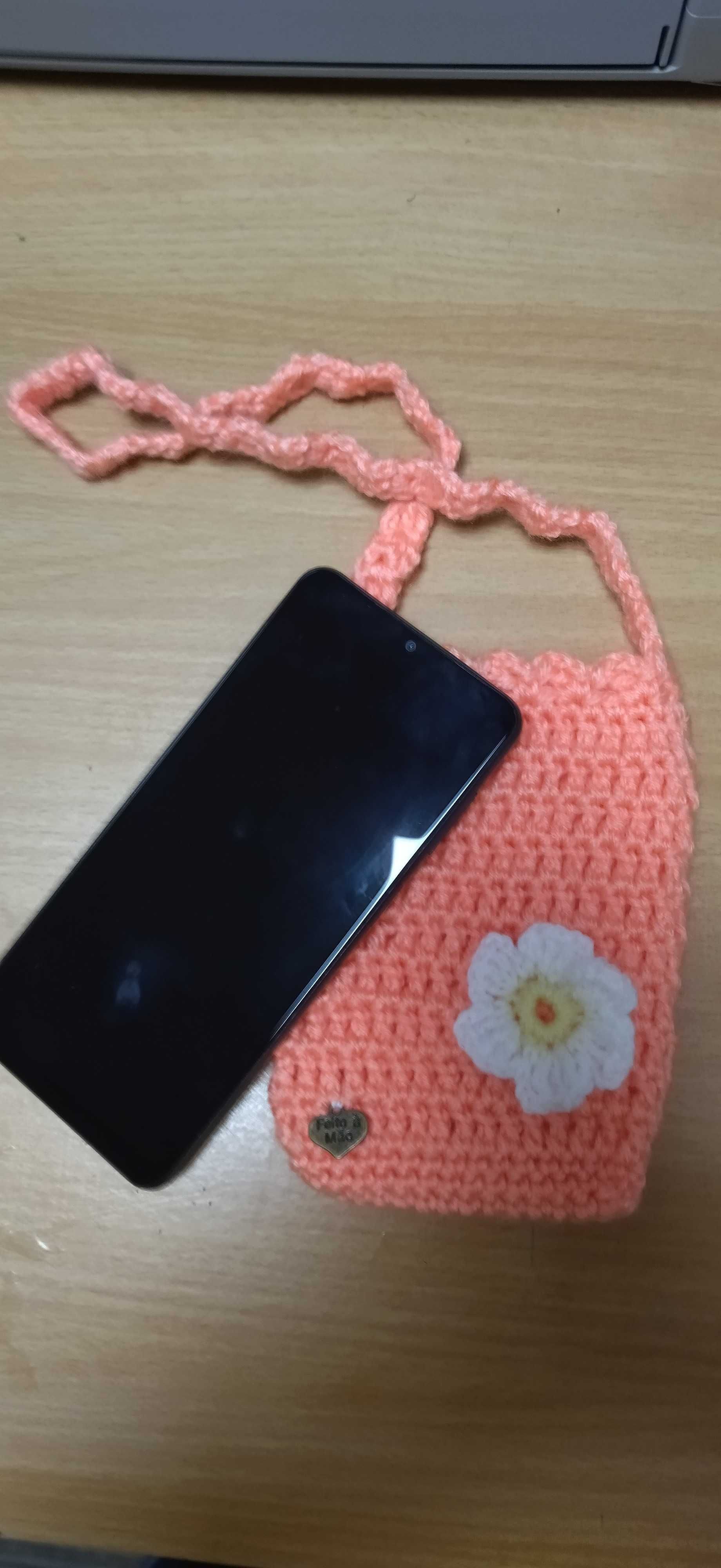 Bolsa para tm ou cartão da escola em crochet cor salmão com margarida