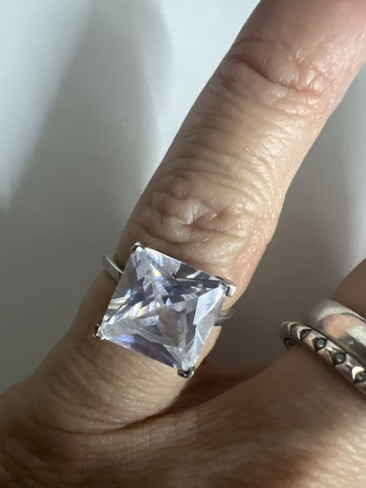 Anel plata com pedra bom tamanho 6