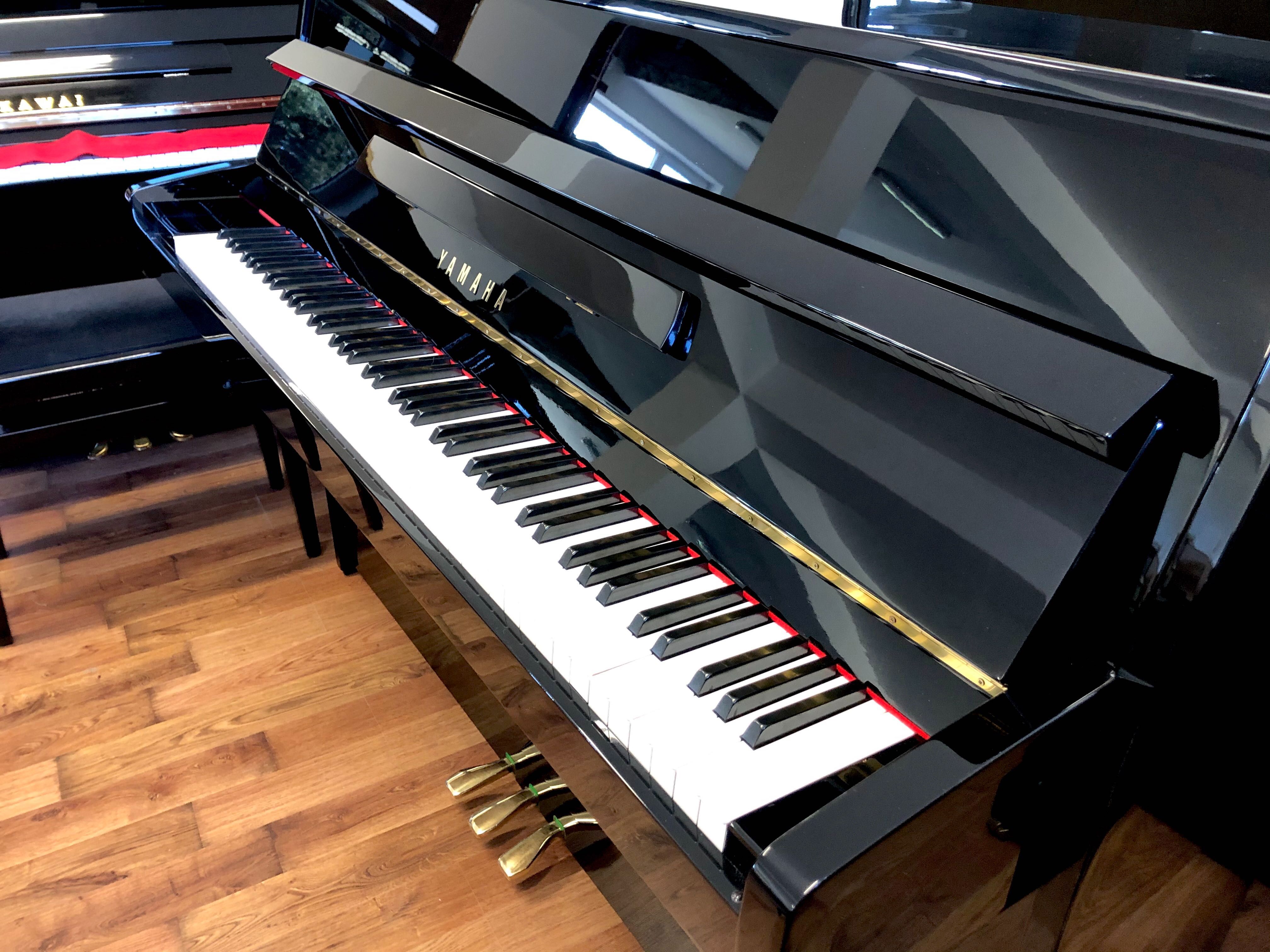 Pianino Yamaha C108 czarne