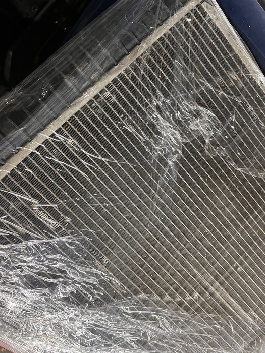 Радіатор охолодження БМВ е34 м50б25 в гарному стані