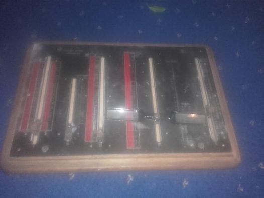 Stary kalkulator obróbki mechanicznej stosowany