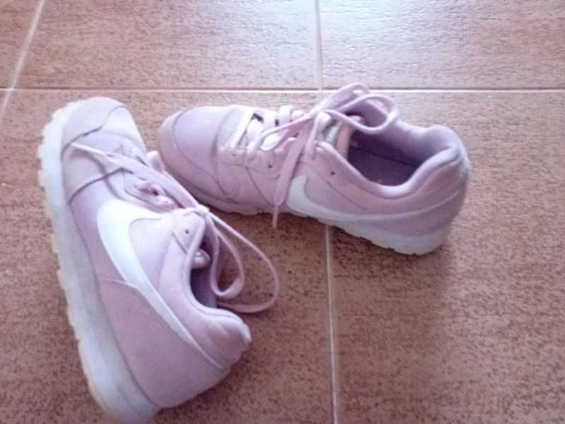 Ténis Nike cor rosa claro – Tamanho 38