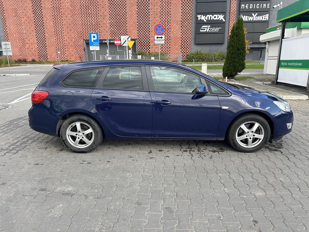 Sprzedam Opel Astra J 2012 1.7 CDTi