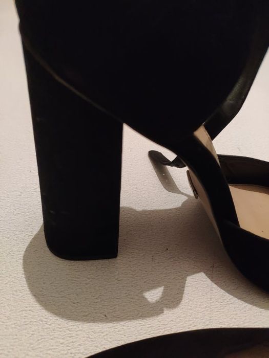 Sapatos de salto alto - pretos