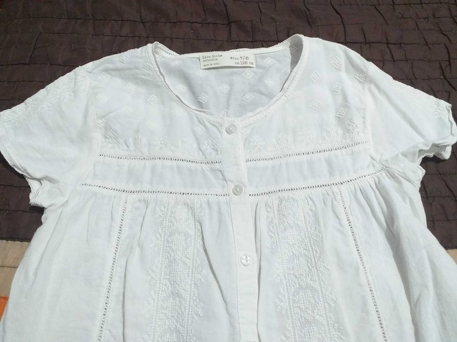 Blusinha Branca  com bordados e mangas curtas da ZARA GIRLS 7-8 anos