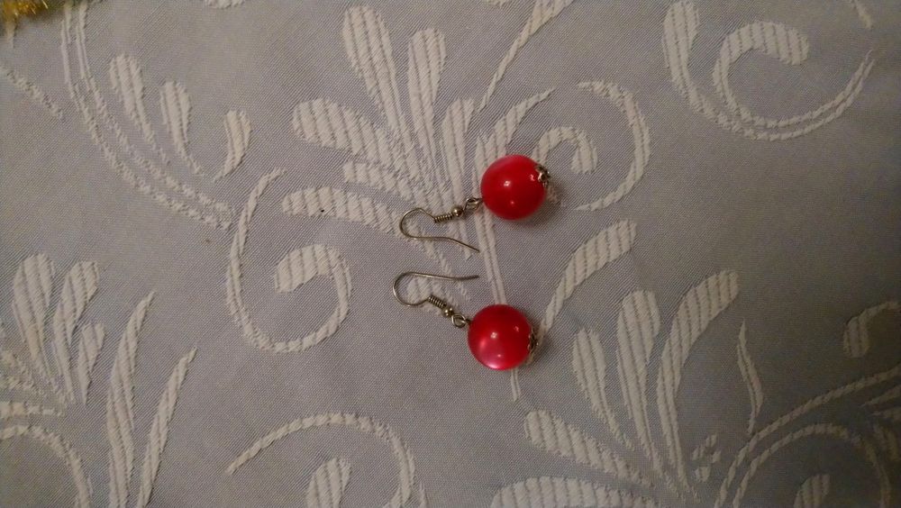 Kolczyki, czerwone kuleczki