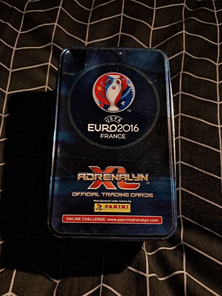 2 zestawy kart piłkarskich+ 2 puszki