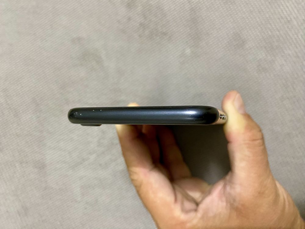 Продам IPhone 8/64