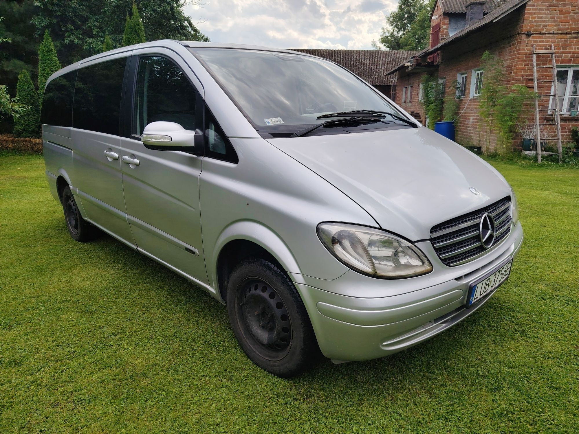 Viano 2,2  150km 2004 6 osób i stolik 425k