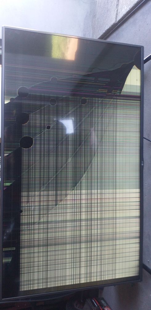 Telewizor LG 55lf592v zbita matryca uszkodzony .