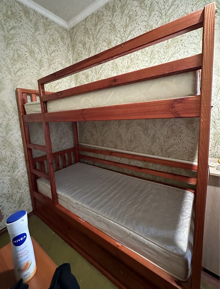 Двоярусне ліжко