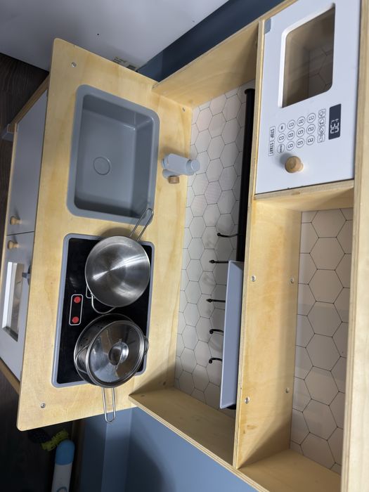 Кухня IKEA дитяча деревʼяна з посудом