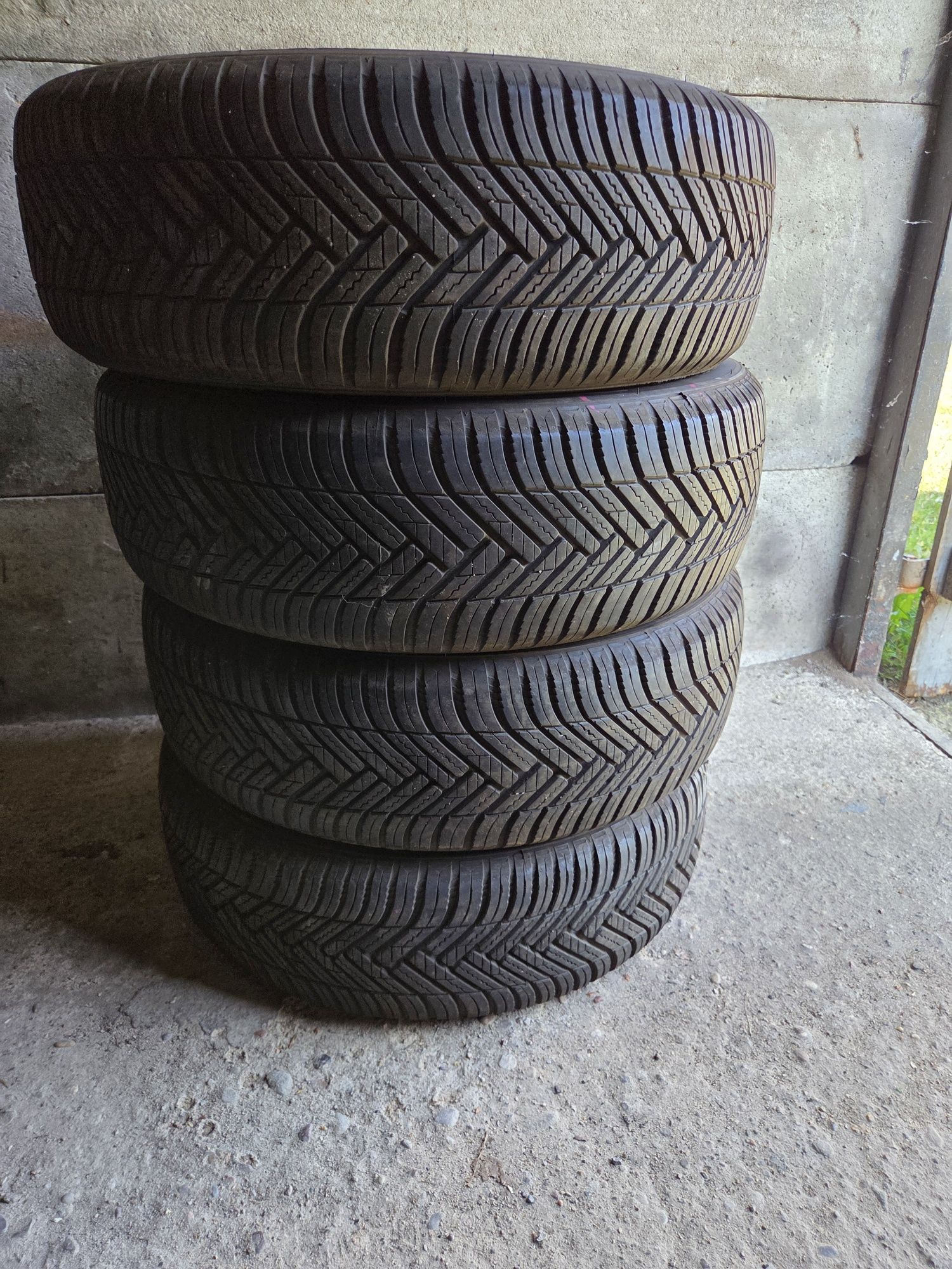 Opony caloroczne  195 65r15  Hankook rok  2023