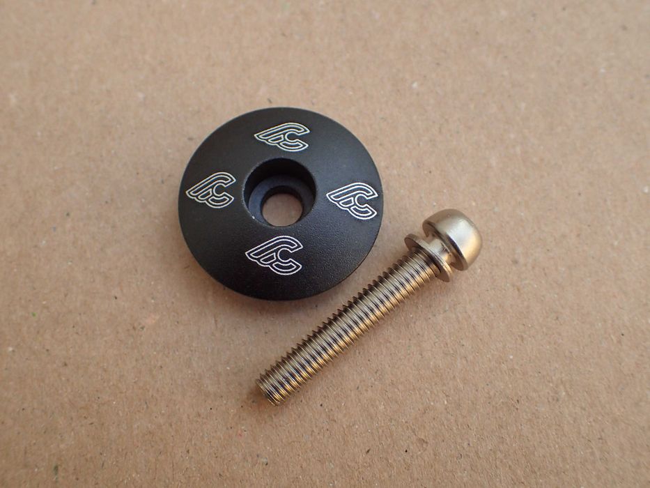 stery Cinelli kapsel + śruba mocująca top cap