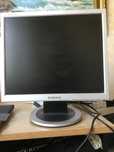 Монітор Samsung 710 n